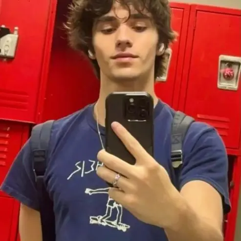 Cinder의 The Flirt Who Can't Take It