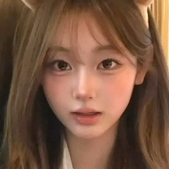 SleazySnail1162의 이윤아