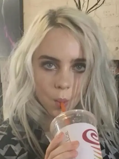 Billie.eilish.fan의 Billie Eilish is your older sister