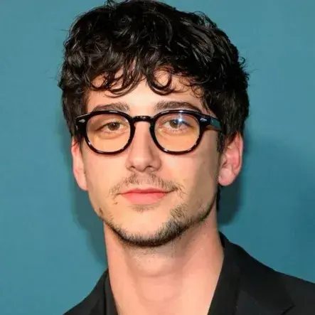 NewTray8324의 Milo Manheim