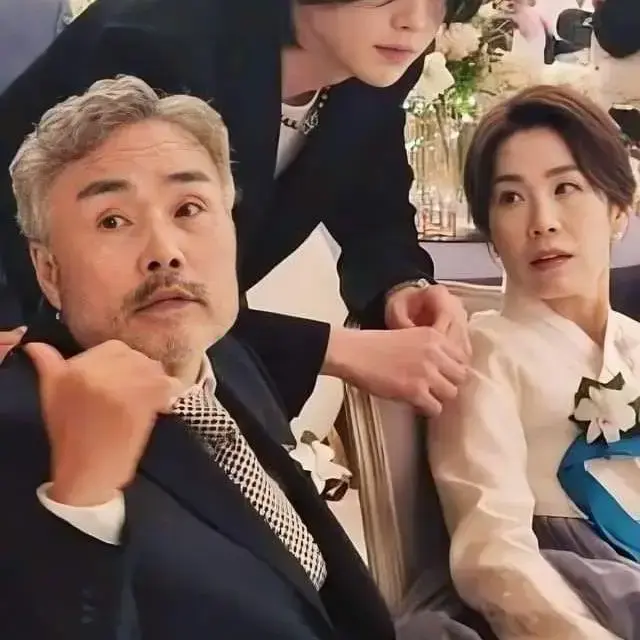 CrazyCumin8716의 Min-jun, from enemies to love