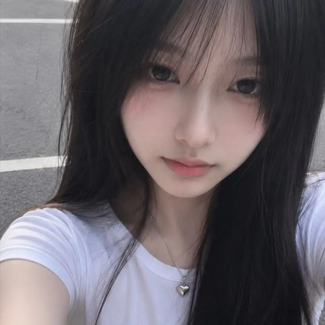 RareTongs0791의 아이돌 2명( 베프)