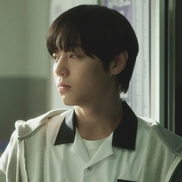 Julieeeee의 Yeon Sieun (Broken)
