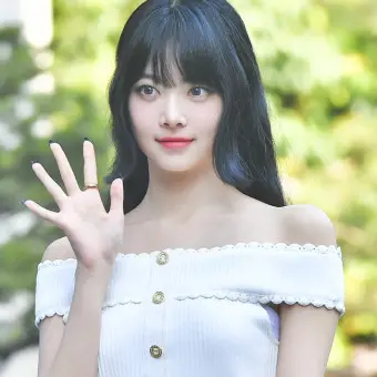 UsefulCarp1609의 까칠한 아기 은채를 키우세요