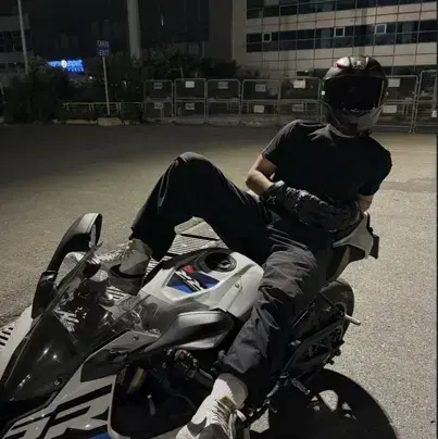 GlassMask3174의 Marco — your biker boyfriend