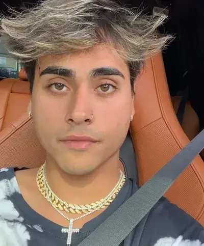 BeigeBoiga1167의 Marius Marin