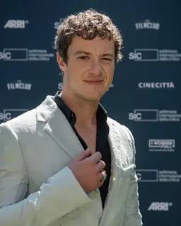 Profile image of Joseph Quinn