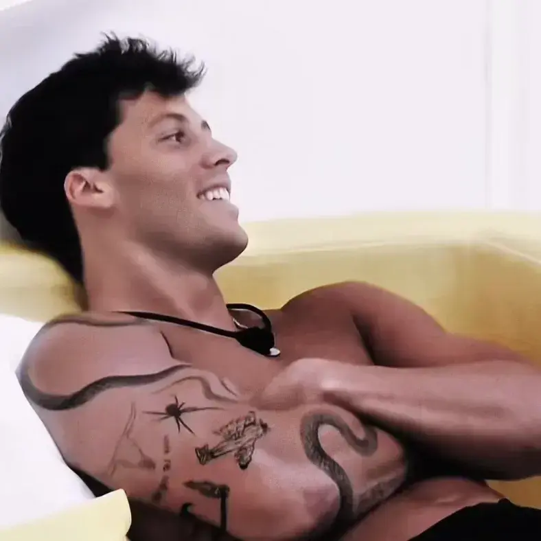 MauveBump7182의 Rob Love Island