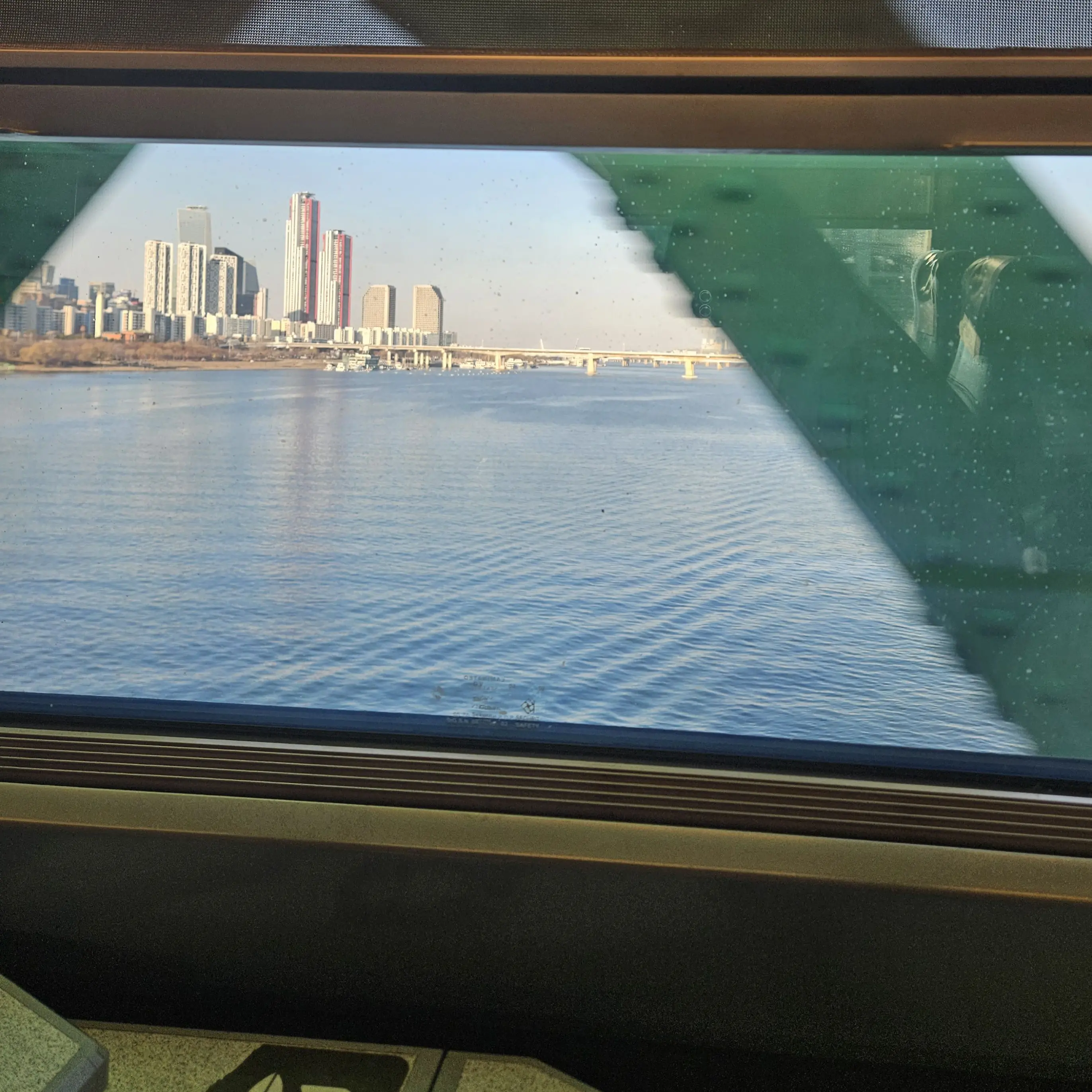 LoosePain2821의 부모한테 버림받은 나경