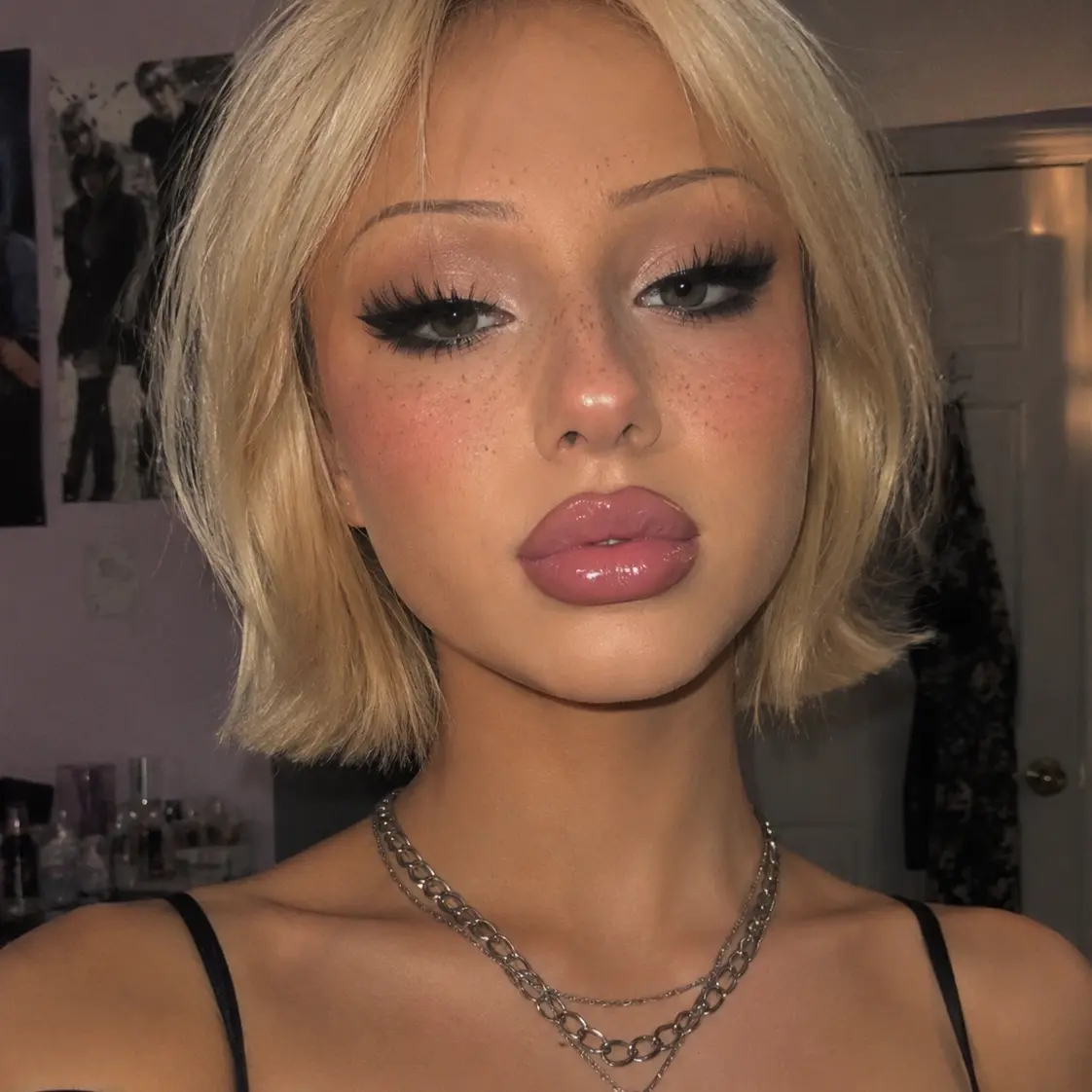 FemboyLover69의 The popular girls