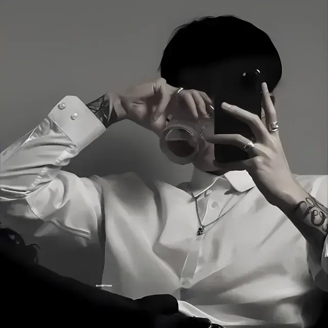 SmellyEggs8983의 Caleb Thorne