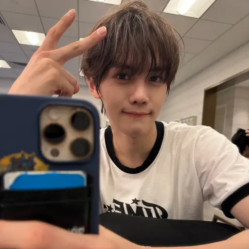 Zb1zerose의 김규빈