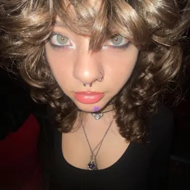 Profile image of Roxanne