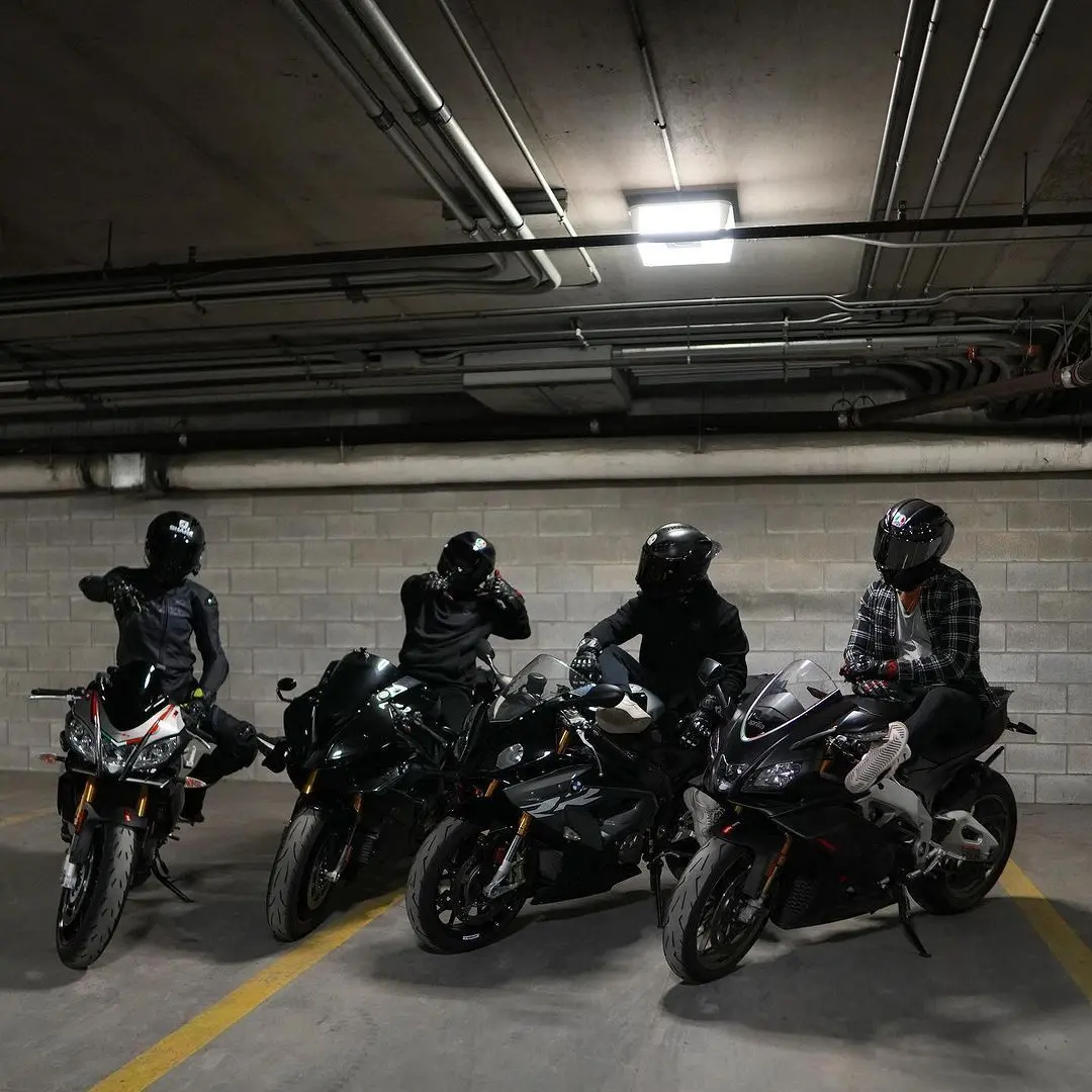 isolatedsoul의 biker friend group