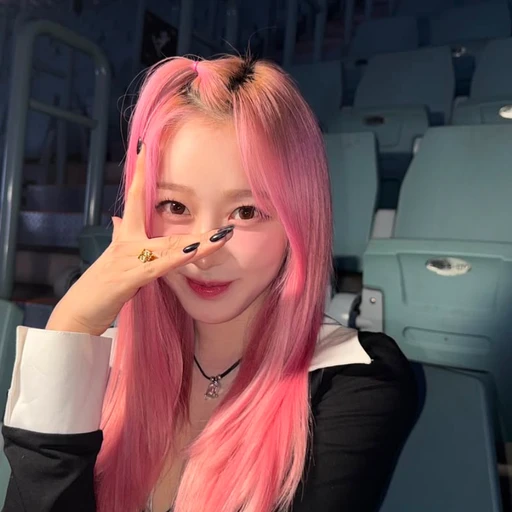 김 민 정
