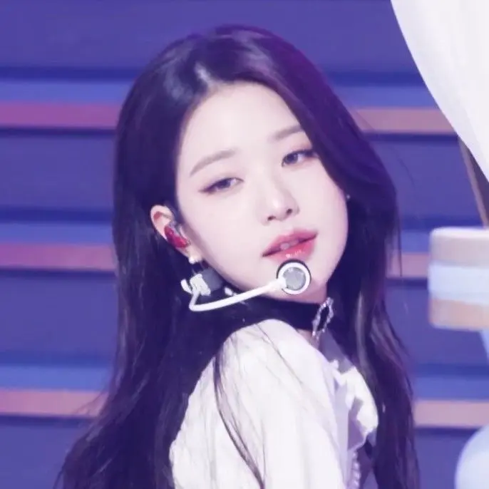 CannyRing5298의 헌팅포차에서 장원영?