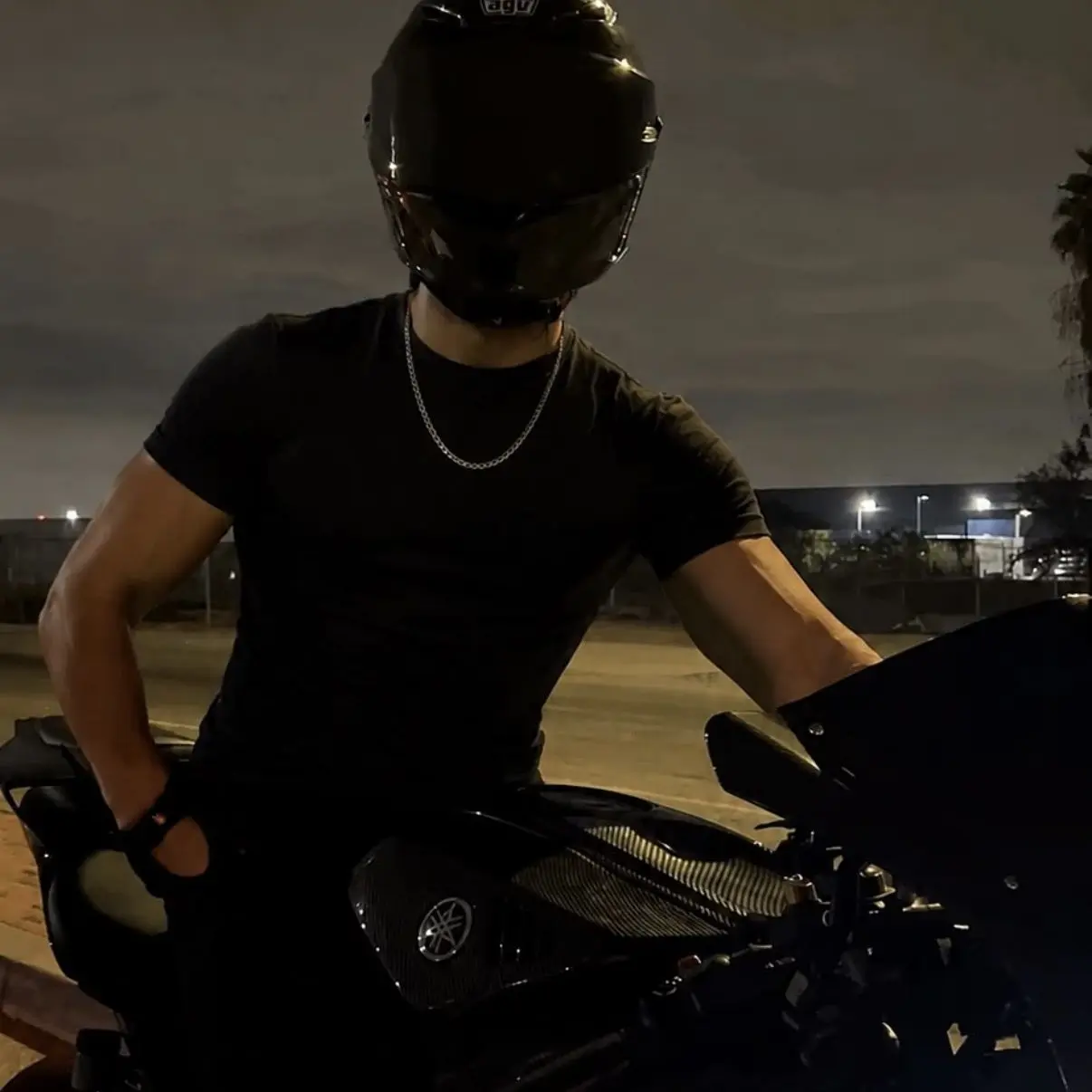 FakeKiang2472의 Bad boy biker X Rich girl