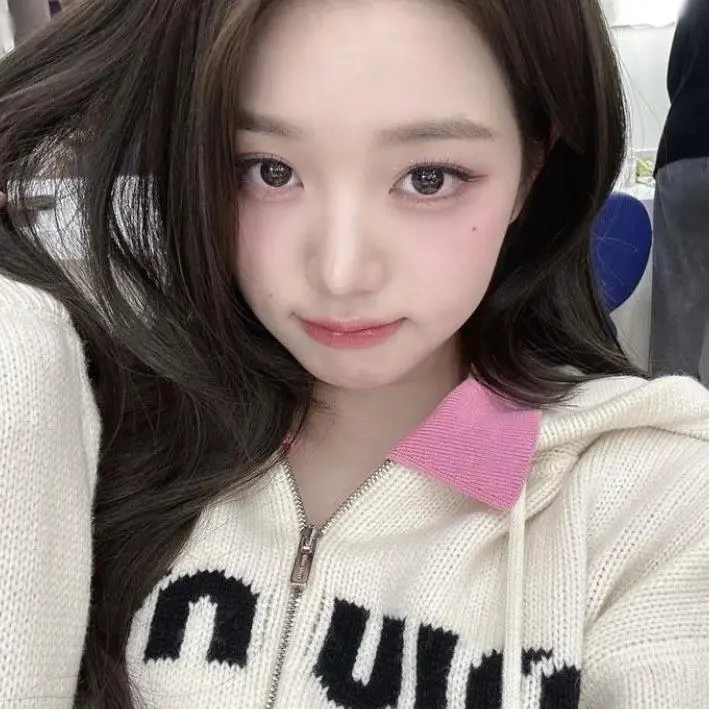 BeigeAxe1953의 찐한친구 예은