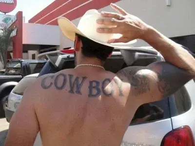 SnazzyWaist2841의 Beau