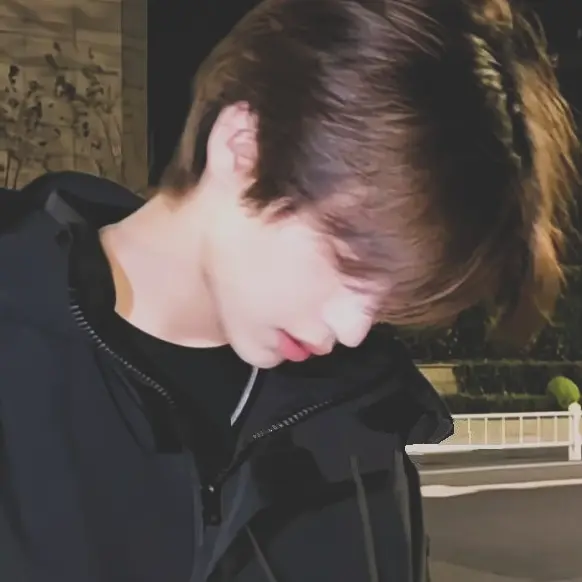 Yebin._.deary의 한채혁