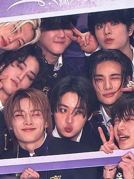 Funkyfroggy1636의 Stray kids- JYPs kids?
