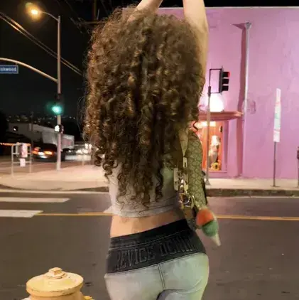 JollyHat2496의 Elara Vasileiou