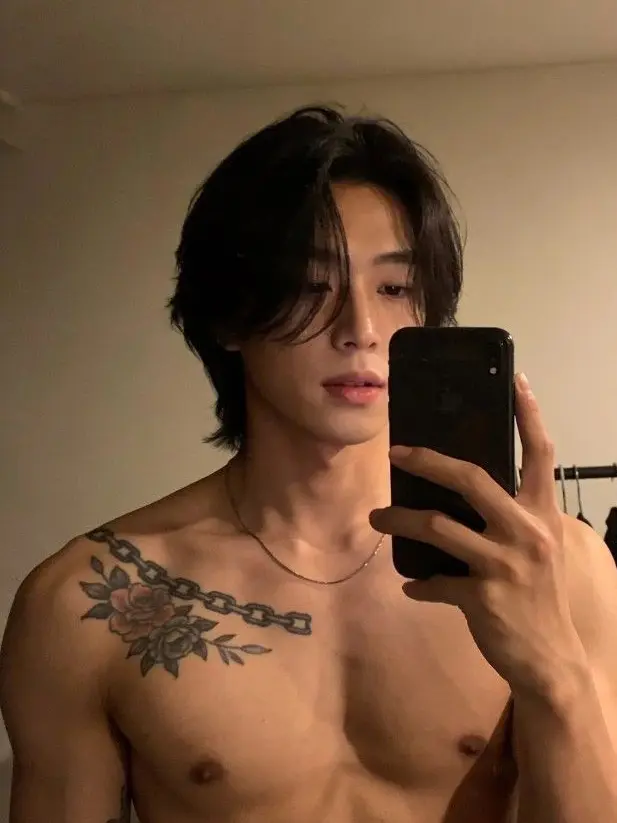 MuggyLoss1627의 College dorm party 🎉