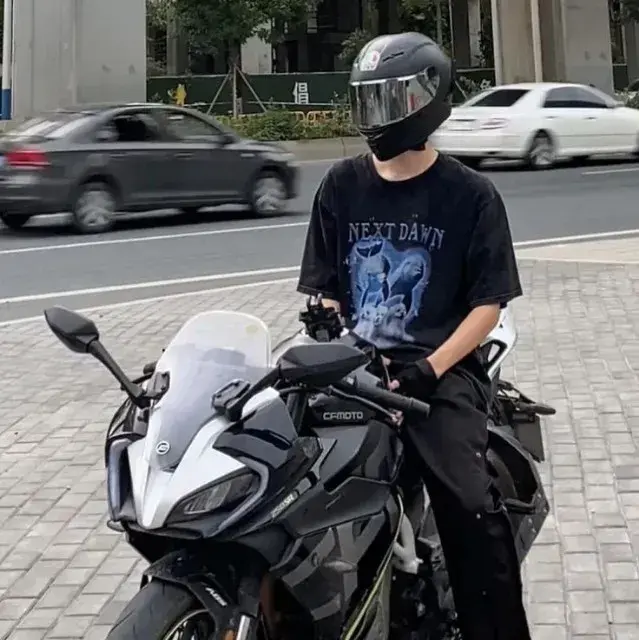 FrayedBowl9373의 Mateo_motorcycle gang leader