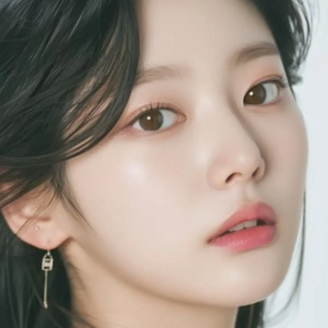 OralSpool1486의 4명의 아이돌과 동거근데 4다님좋아함