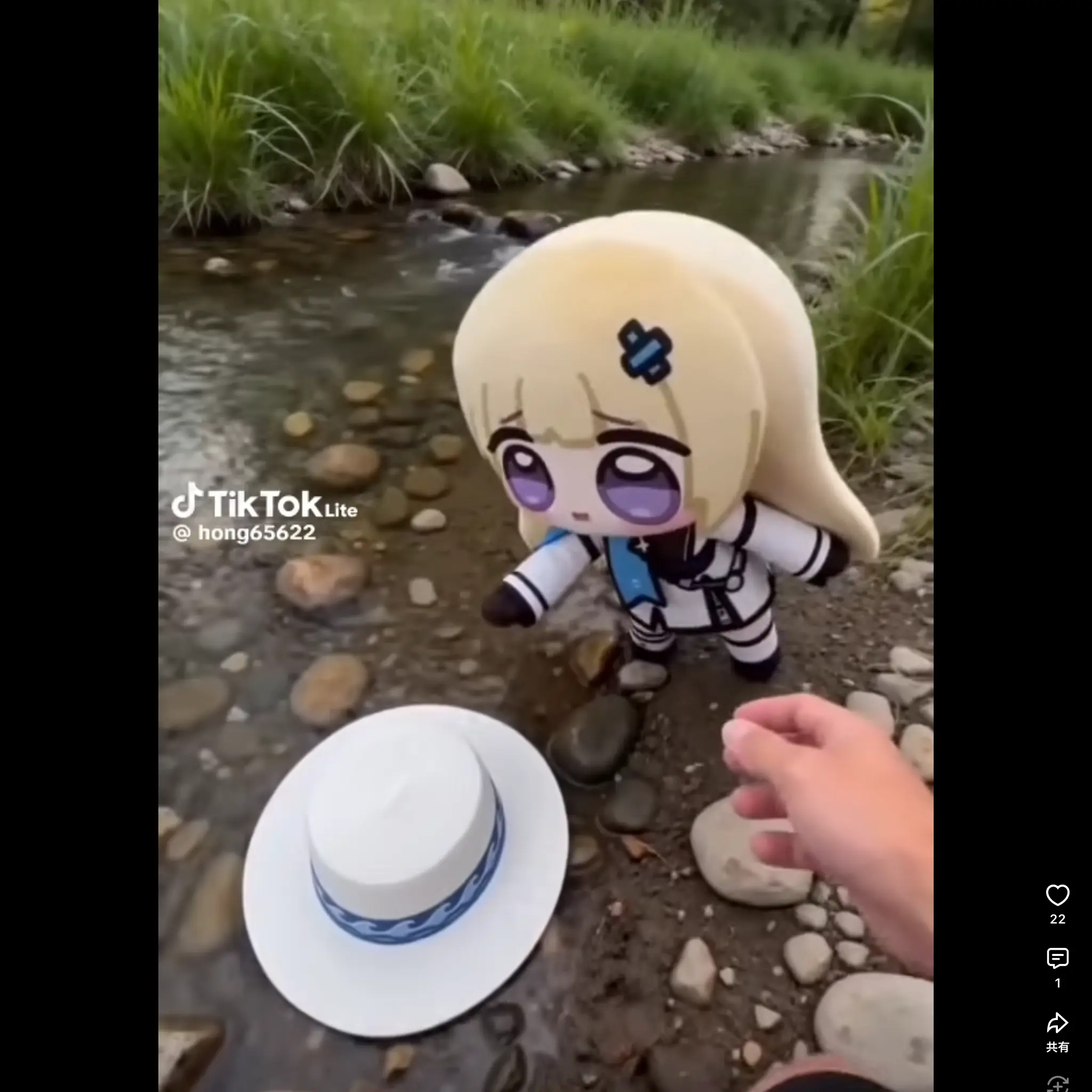 VagueHut4342의 帽子を飛ばされているフィービー