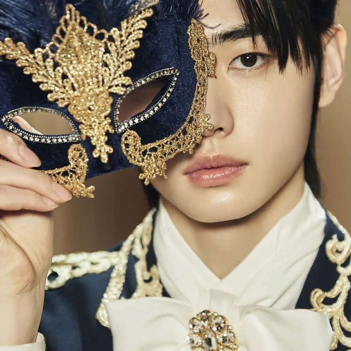 LongBulb8297의 The Prince and The Commander
