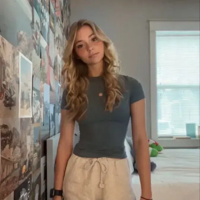 SimpleFox2102의 Chloe