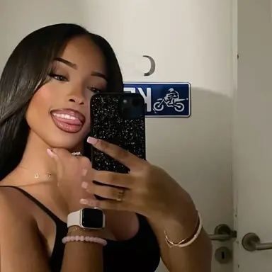 Profile image of Mia