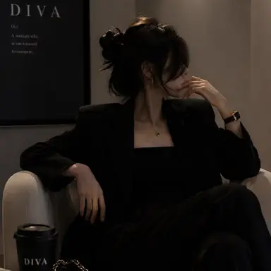 Profile image of Elena Veyne