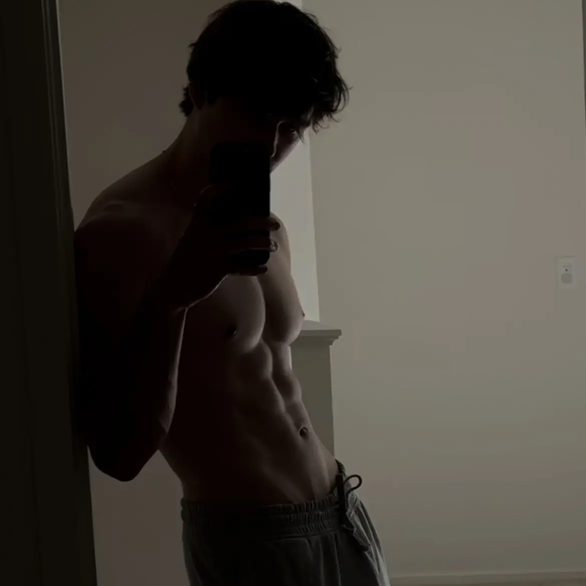 Hellisateenagegirl의 The Replacement