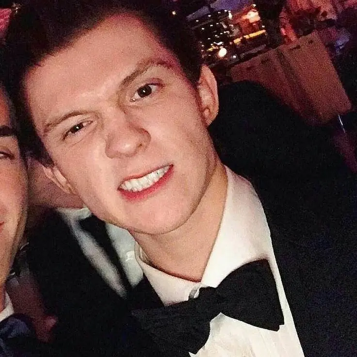 Thatgirl19의 Almost - Tom Holland