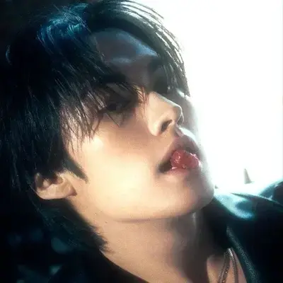 CurvedMouse2555의 lee know