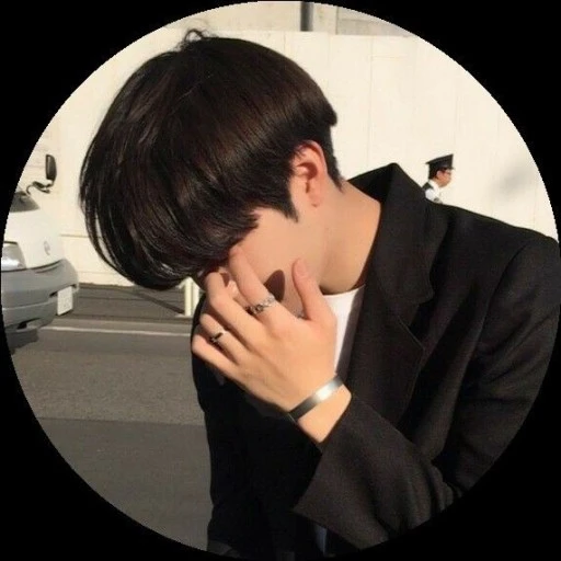 민현