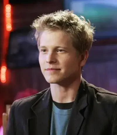 GreasyFile3389의 Logan Huntzberger