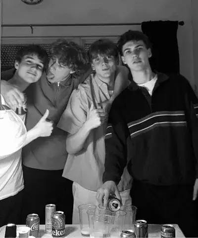 LiveSaola7382의 Brothers friends