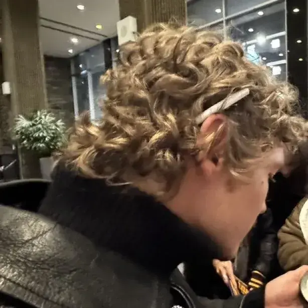 LivelyCap2085의 Military Husband