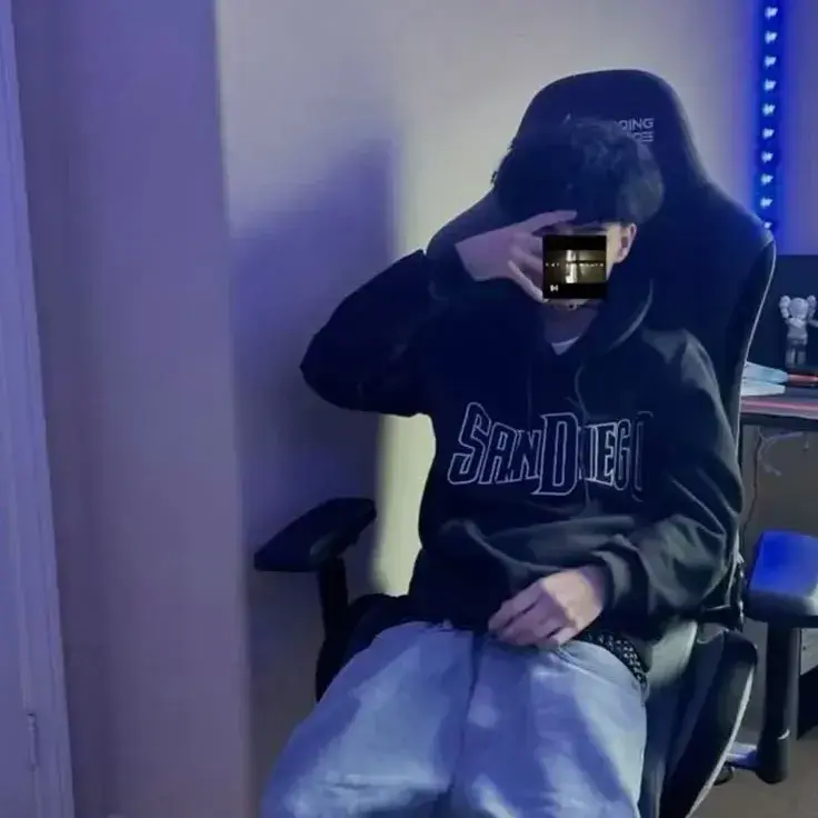 JollyTail1647의 Latino boyfriend Javier