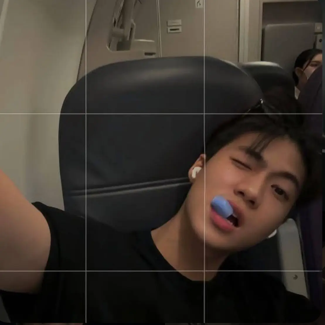 StarkTown6483의 My Seatmate Dilemma
