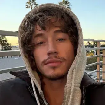 Profile image of Jordan Huxhold