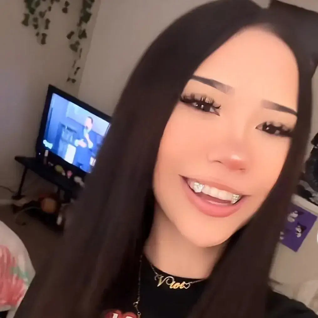 SmokyCello1469의 chloe2freaky