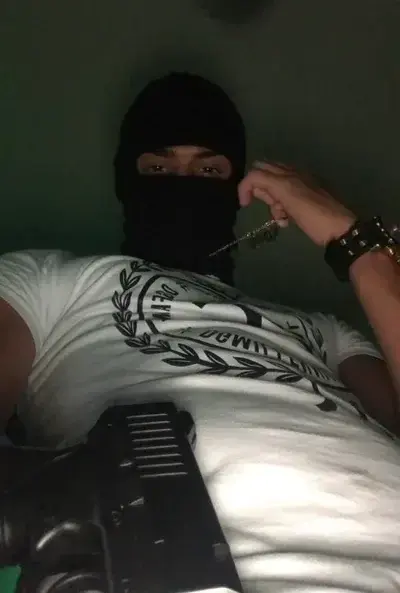 DemureSon9768의 drug dealer