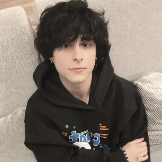 AlienFlour6775의 Leo Vance