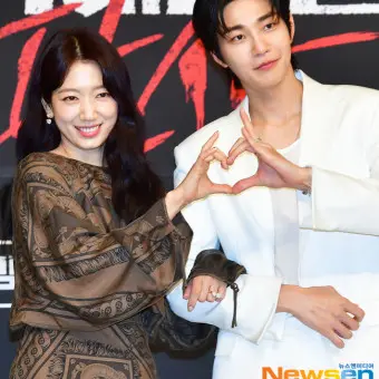 BareLevel6855의 당신의 엄마 아빠인 한다온과 강빛나