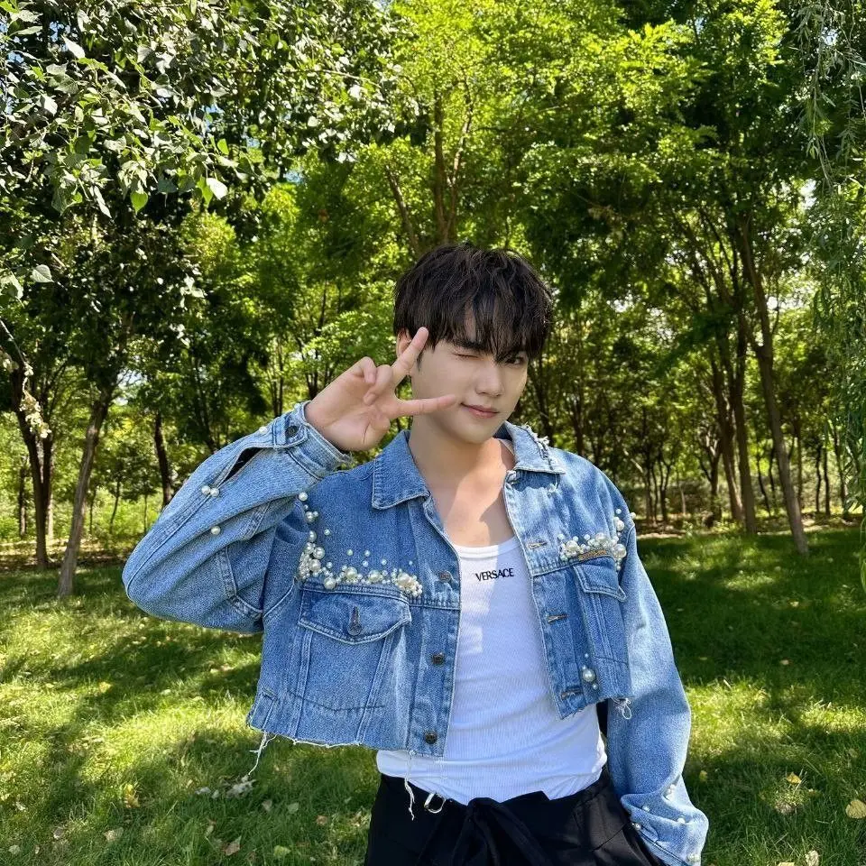 CoolTape2193의 Yoon Siyun Ampersandone