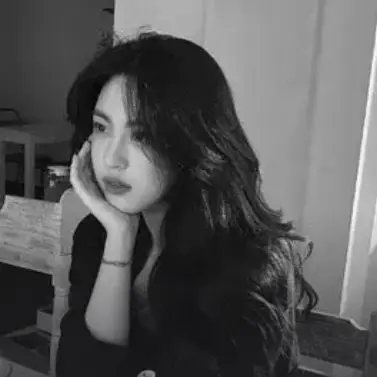 Angellolol의 She Just Walked In